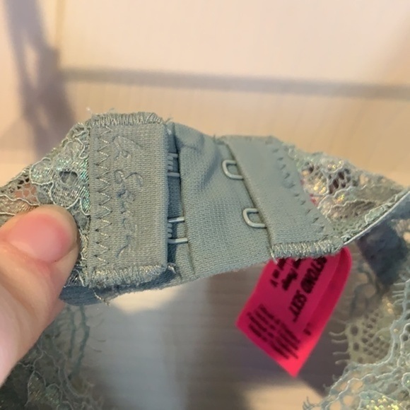 NWOT NEVER WORN Sexy V-Plunge Bra - Picture 4 of 10